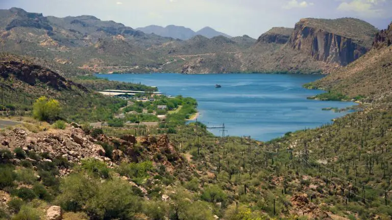 11 AWESOME LAKES NEAR TUCSON FOR THE SUMMER
