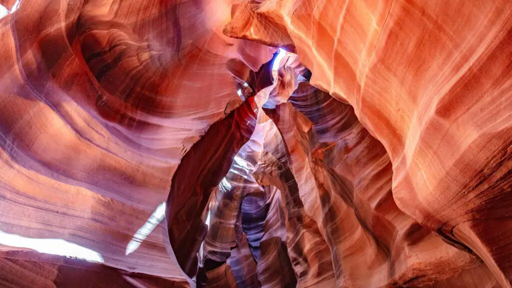 when is the best time to visit Antelope Canyon?