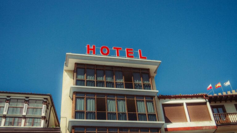 Budget Hotels in Sedona: 8 Truly Affordable Stays I’d Actually Book